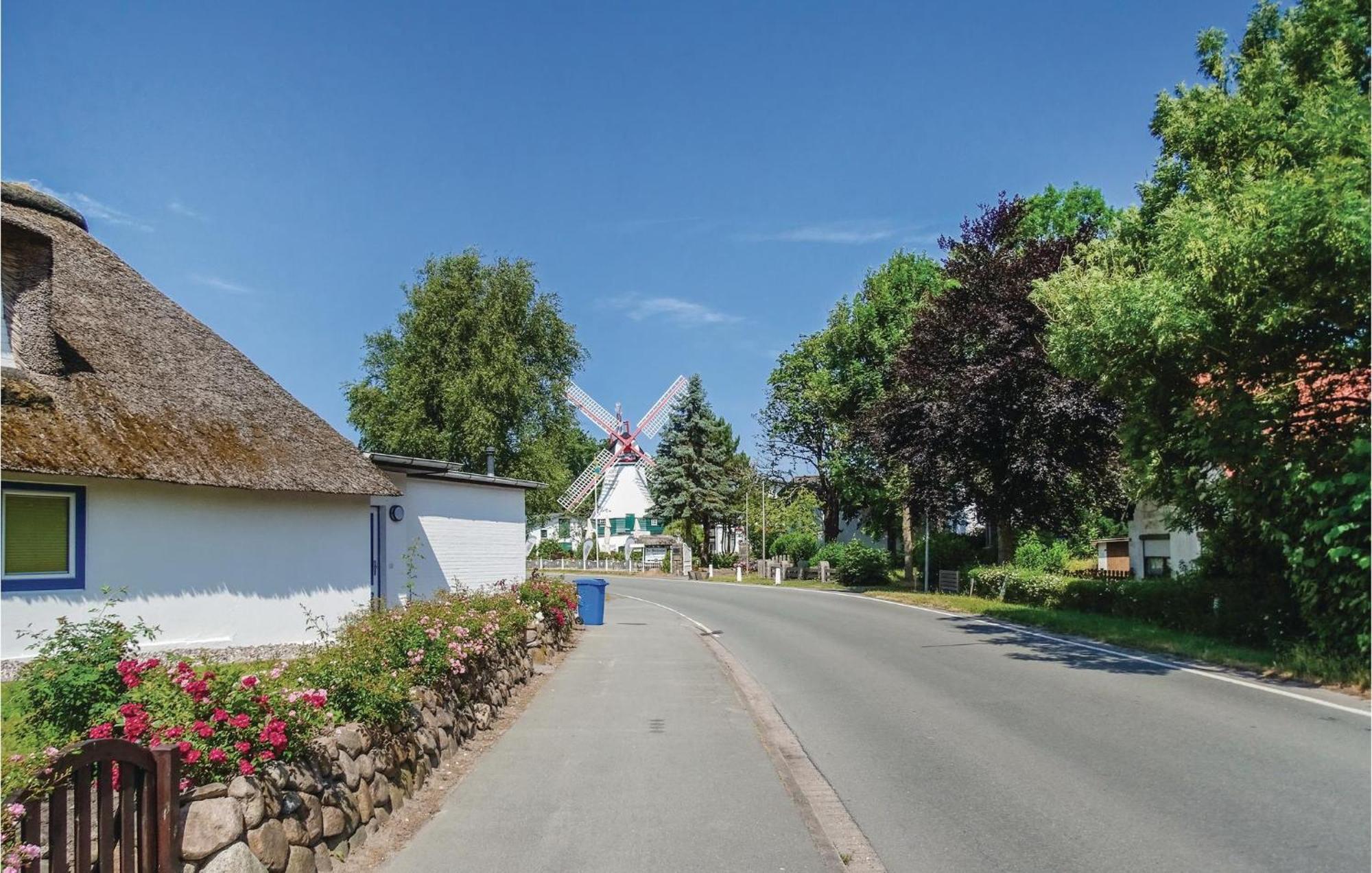 Awesome apartment in Bsum OT Westerdeichs, with 1 Bedrooms Büsum Buitenkant foto